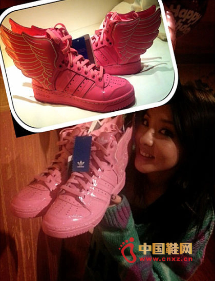 Jeremy Scott2NE1 Sandara^Ьc