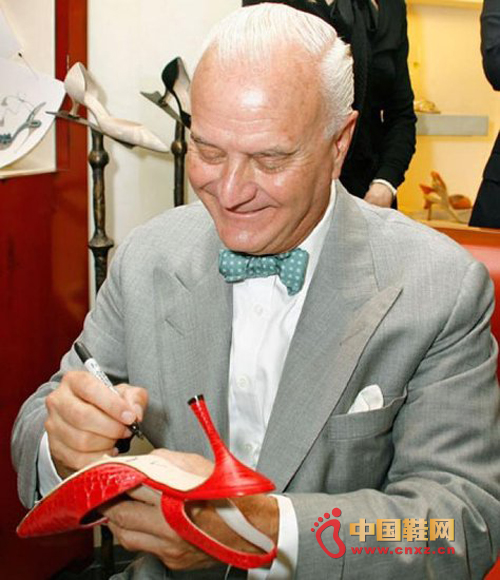 Manolo Blahnik׌Ů˞֮ЬOӋ